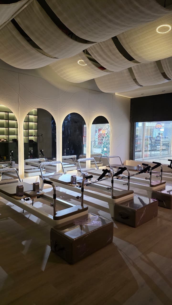 Clase de Pilates Reformer en grupos reducidos - Alineea Panamá